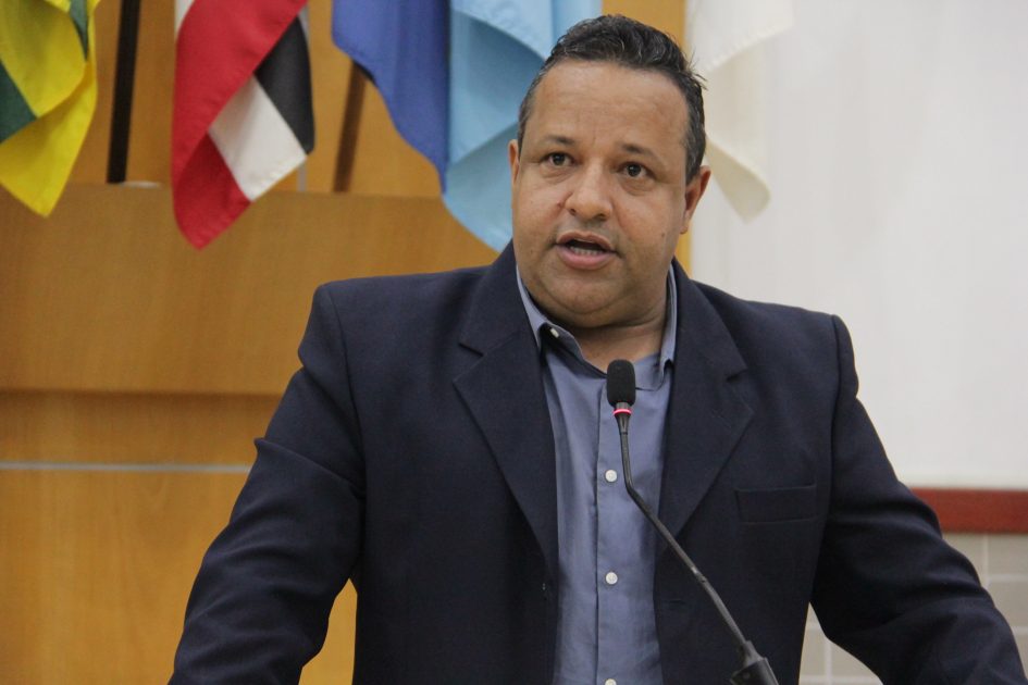 Roninha questiona prefeito sobre uso de cartões inteligentes no transporte público