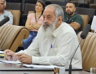 Valmir questiona Izaias sobre falta de lombada em frente à Prefeitura de Jacareí