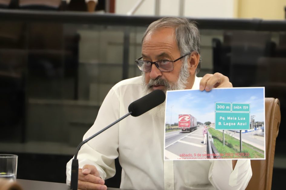 Valmir questiona prefeito sobre falta de canaletas em área verde do Cidade Jardim
