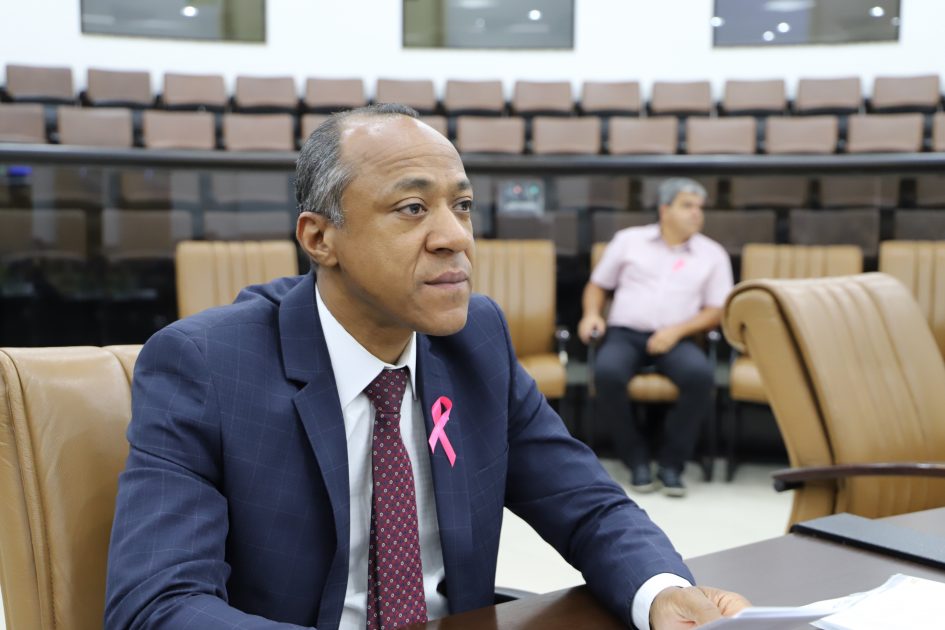 Rogério questiona critérios para realização de testes para Covid-19 na UPA Dr. Thelmo
