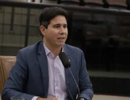Hernani questiona prefeito sobre concurso na área da Educação em 2022