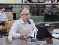 Luís Flávio questiona prefeito Izaias sobre regularização fundiária da Vila Ita