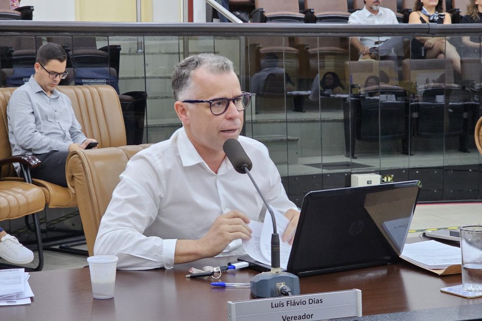 Luís Flávio questiona prefeito Izaias sobre regularização fundiária da Vila Ita