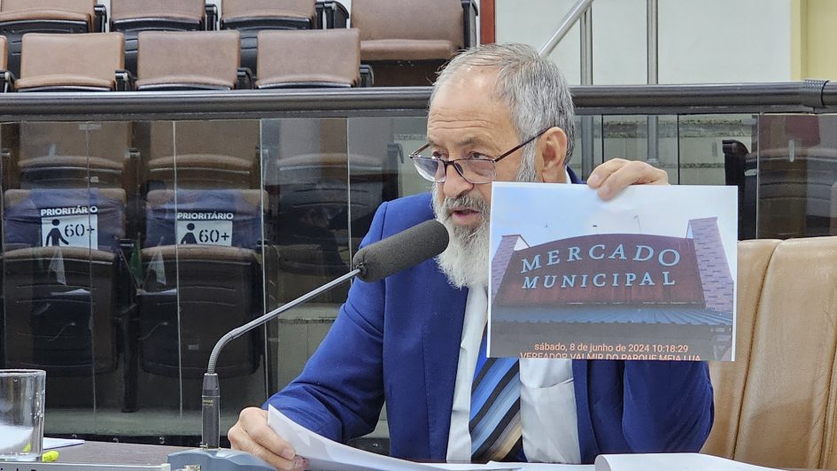 Valmir questiona prefeito sobre falta de reforma da fachada do Mercado Municipal