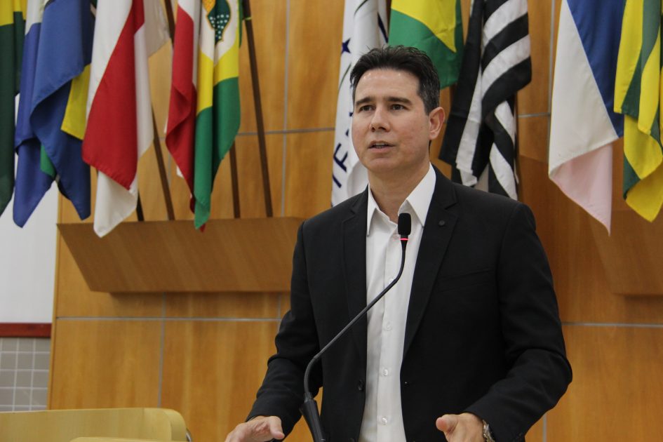 Hernani questiona prefeito sobre atendimento a pacientes psiquiátricos na Santa Casa