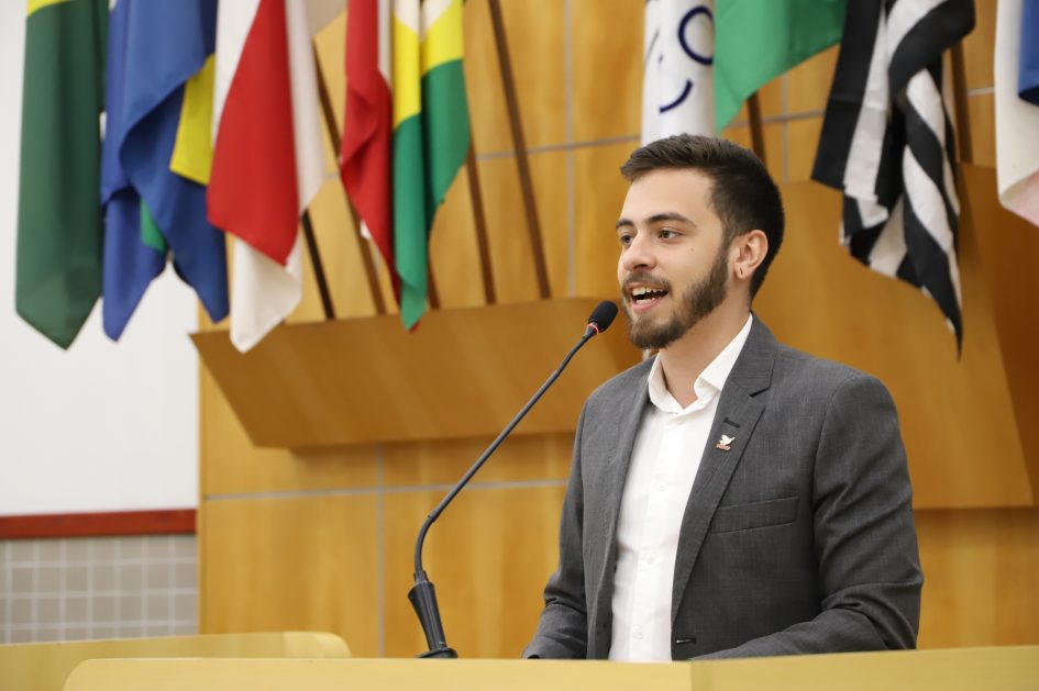 Gabriel Belém questiona prefeito sobre convocação de Agentes de Apoio Escolar para Educação Especial