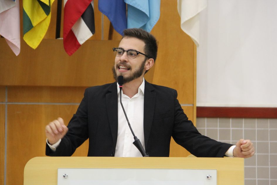 Gabriel cobra lei para vagas de embarque e desembarque de serviços de transporte por aplicativo